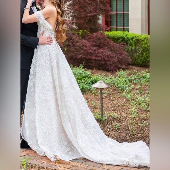 Mira Zwillinger Excellent Condition Wedding Gown - Picture 6 of 13